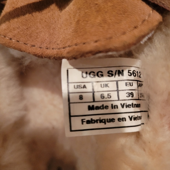UGG Slippers size 8 - Picture 6 of 8